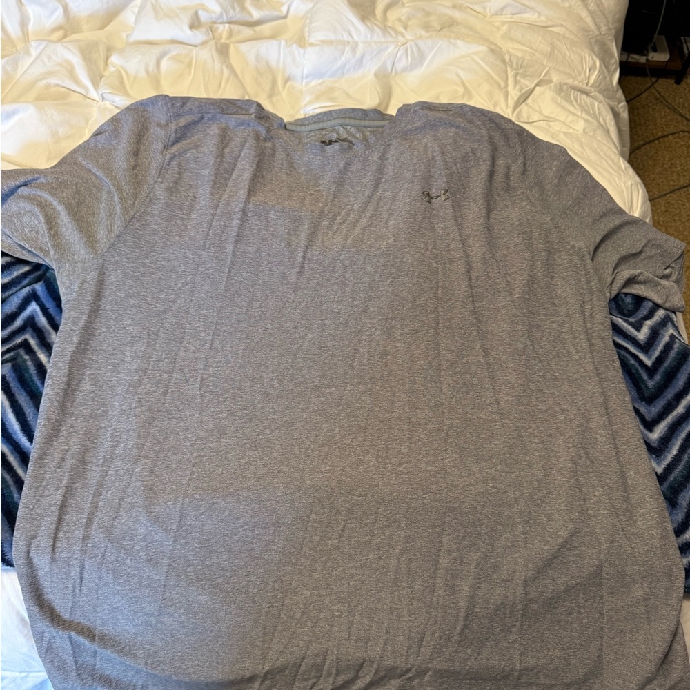 Under Armour Men's Gray T-Shirt